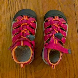 Girls toddler size 10 pink Keen sandals